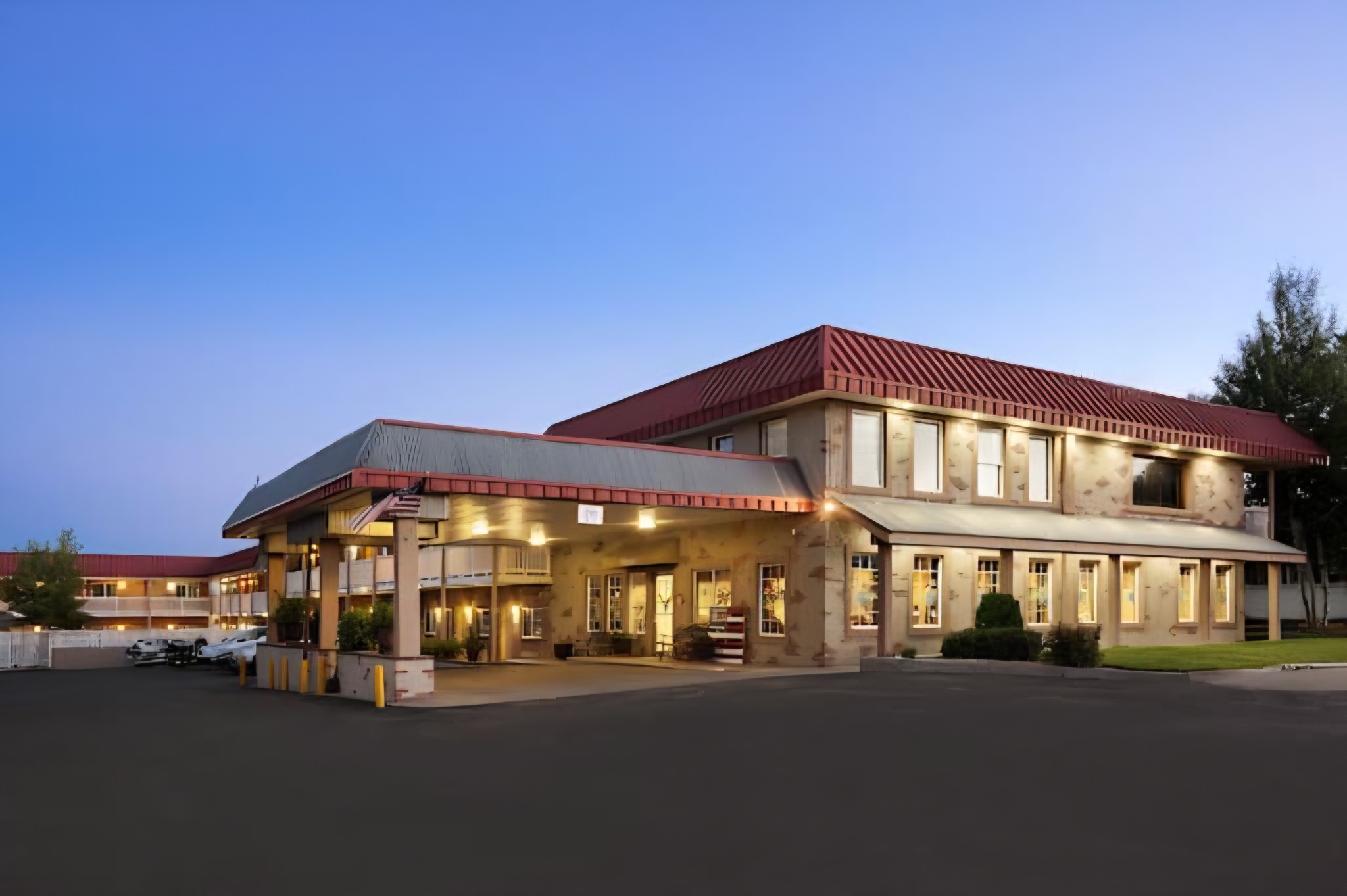 Montrose Valley Lodge exterior
